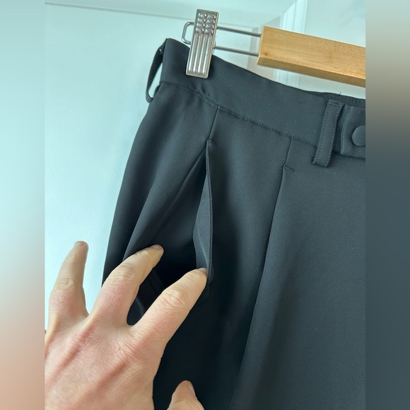 Tom Ford Women’s Pleated Black Trousers (Size 10P) - Picture 6 of 13